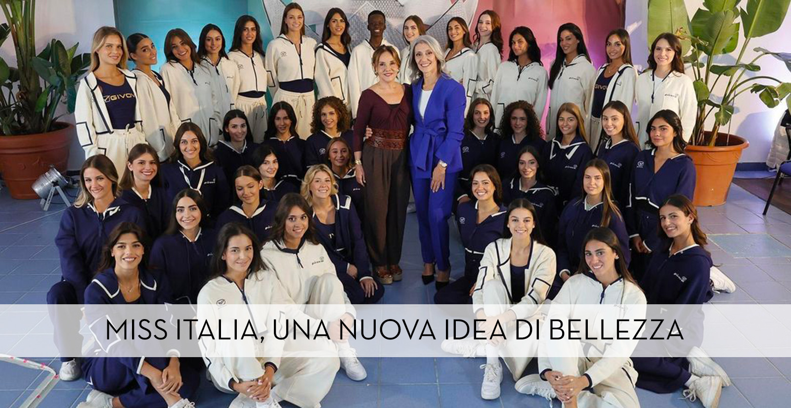 Le semifinaliste di Miss Italia 2024. Al centro, Patrizia Mirigliani e Valeria Sechi